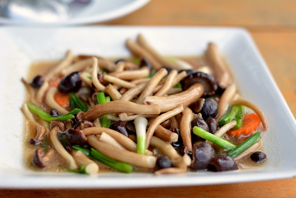  [center]

** เห็ดโคนผัดน้ำมันหอย   :umh: :umh:

 [/center] 