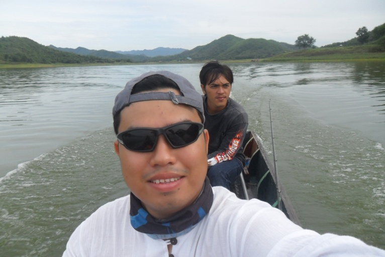 ผมอยู่กลางเรือ และไต๋เรือคนนี้ เป็นลูกเขยของลุงชวน ลืมถามชื่อซะงั้น :grin: :grin: :grin: