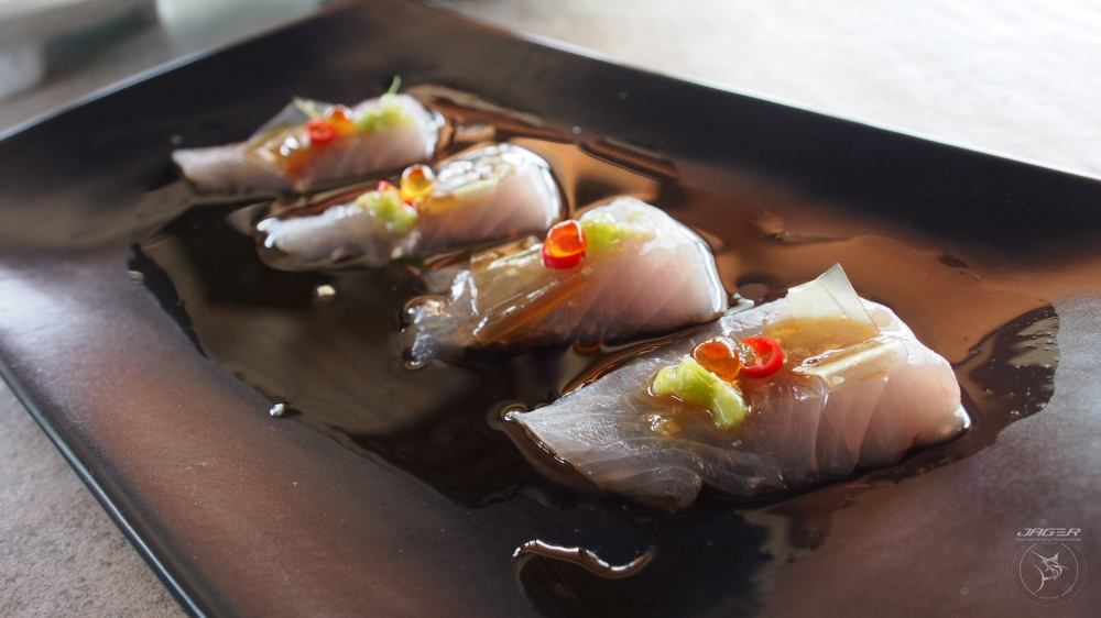 จานที่ 2 " Amberjack Sashimi " ครับ