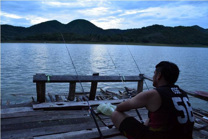 กินกันอิ่ม พวกผู้ชายก็มาเฝ้าปลากันต่อ ส่วนคุณผู้หญิงก็แยกย้ายเข้าบ้านพักกันตามอัธยาศัย

ก็จบแล้วนะ