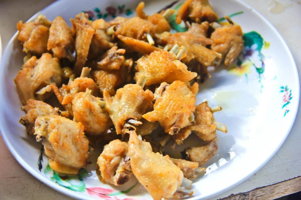 [center][b]:blush: :blush:ไก่ทอดน้ำปลากินกับข้าวสวยร้อยๆ อร่อยมากครับ:blush: :blush:[/b][/center]