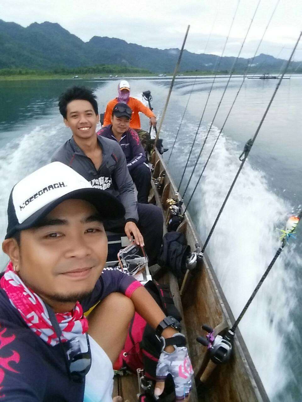 มาถึงตอนเช้าได้เวลาลงเรือแล้วครับ