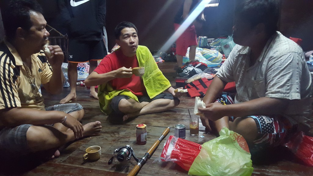  นั่งคุยกันถึงทริปวันแรกครับ :grin: