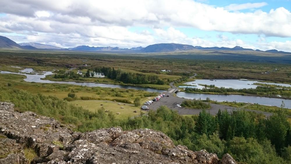 เอ้า เที่ยวต่อ
Thingvellir  – ติงเวลเล่อ คือชื่อมรดกโลก ที่มี รอยแยกแผ่นดิน ทวีปอเมริกาและยุโรป ออก