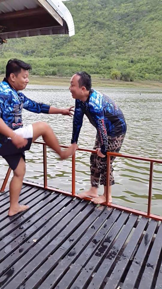 ไม่อยากนึก ภาพต่อเนื่อง เพื่อนเขาเล่นกัน  :laughing: :laughing: