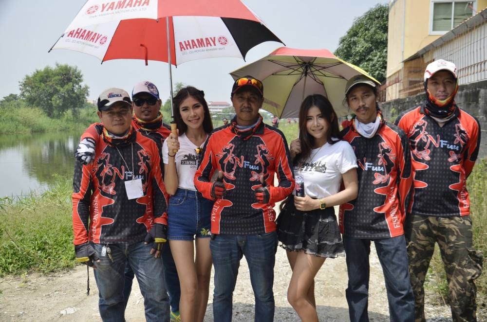  ถ่ายรูปหมู เอ๊ย!!! รูปหมู่กันหน่อย  :laughing: :laughing: :laughing: