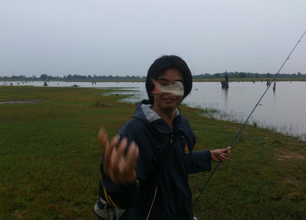 ปลาบินครับ  :laughing: :laughing: :laughing:
