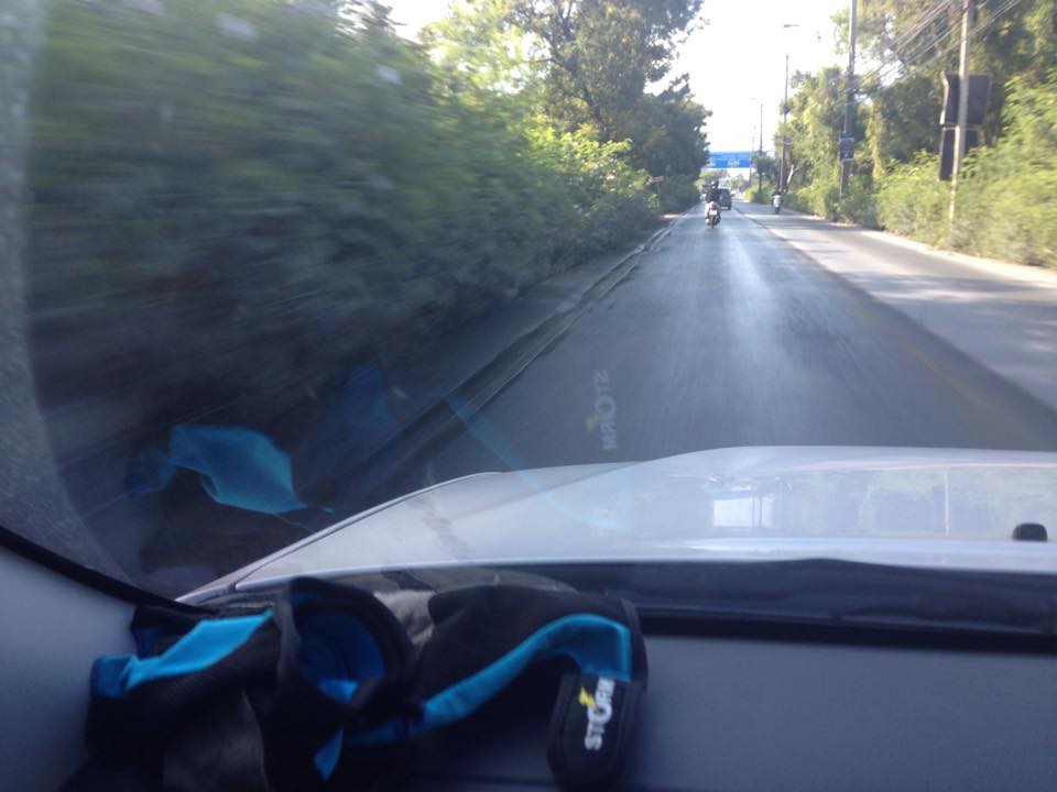  [b]จากถนน.6เลน เข้าสู่ 2 เลนวิ่งสวนกัน[/b]

 :laughing: :laughing: :laughing: :laughing: :laughin