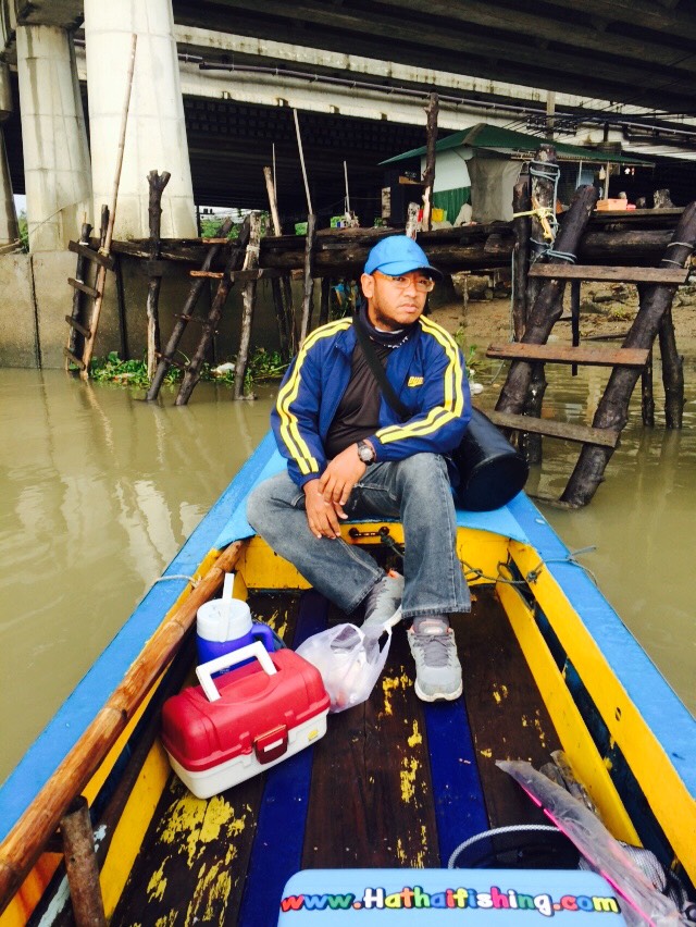 ครั้งแรกก็โดนน้องฝนต้อนรับแต่เช้ามืด-จนถึงที่หมาย โชคดีที่ฝนมาหยุดตอนลงเรือ  :laughing: :laughing: :