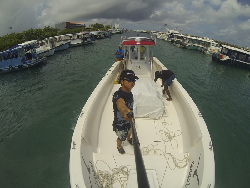 เรือที่ออกแบบมาตอบโจทย์งานตีป๊อป มันต้องมีพื้นที่หัวเรือ กว้างๆแบบนี้ตรงสายงานเดะๆ

 :cool: :cool: