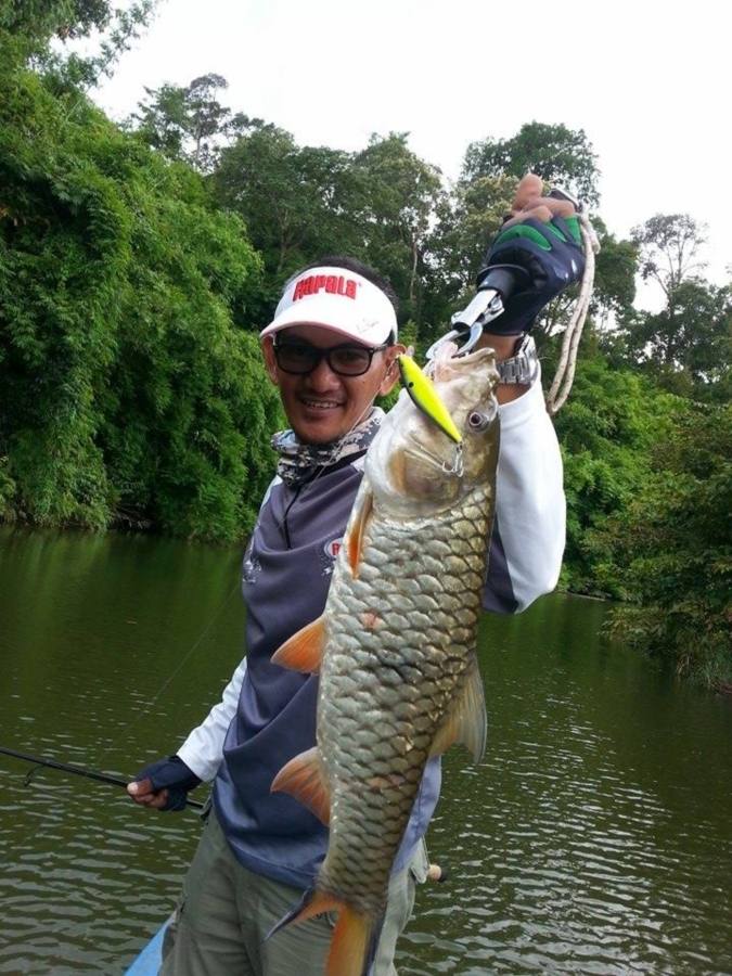 มาแล้วตัวที่2 กระสูบไซร์โลกว่าเลย
 :love: :love: [b]RAPALA FLAT RAP FLR8[/b] :love: :love: