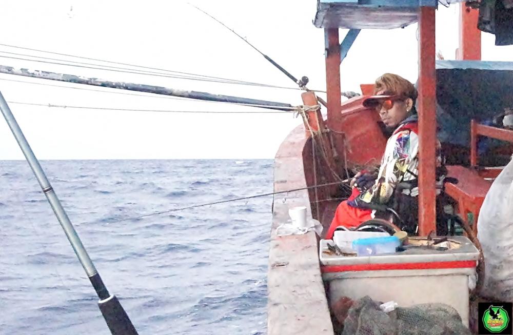  [center]ส่วนตัวผมเองยังนั่งประจำที และยังคงตามหาโทรฟี้ประจำทริปนี้ของผมต่อไป...อิอิ[/center]