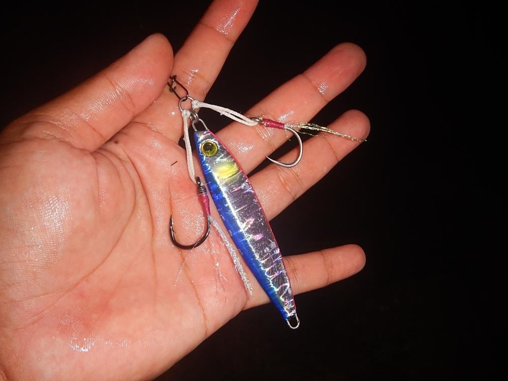 
 [center]เบ็ดจิ๊กที่ผูกมา สากเล่นกัดซะพู่หายไปเกินครึ่ง  

[b]Luer :Jig Xesta Afterburner 30 g[/