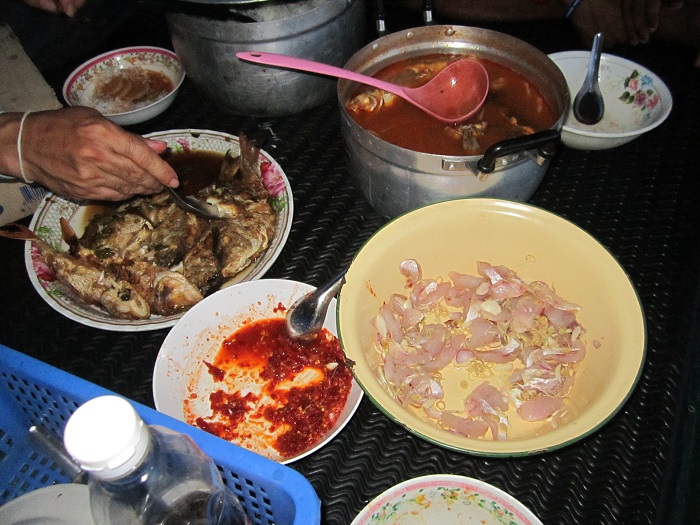 กับข้าวมื้อเย็นของคืนที่สองครับ :cheer: :cheer: :cheer: :cheer: :cheer: :cheer: :cheer: :cheer: