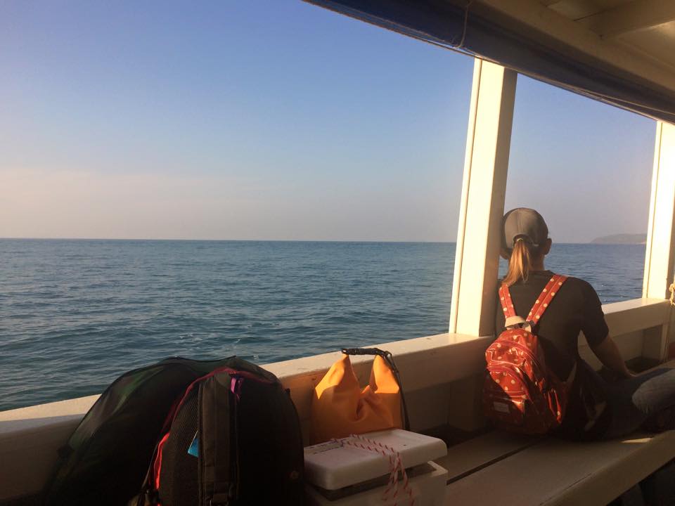 ทริปนี้ออกเดินทางจากแหลมบาลีอาย พัทยาใต้ ด้วยเรือท่าหน้าบ้าน 
รอบแรก 7 โมงเช้าครับ
ทะเลสวยมากครับ 