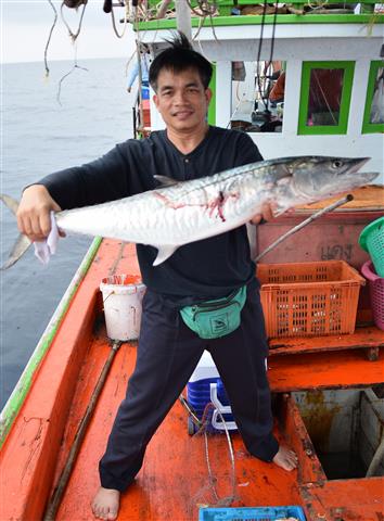 พี่สันสายลอยท้ายเรือ วันนี้อินทรีมาเป็นฝูงเลยครับ