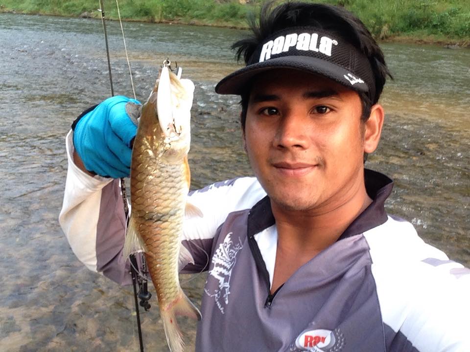  [b]ลงไปหวดไม้แรกก็มาเลยครับ ไซส์เบบี้ กัด Rapala X-Rap Countdown 5cm[/b]

 [b]หลังจากตัวแรกขึ้นมา