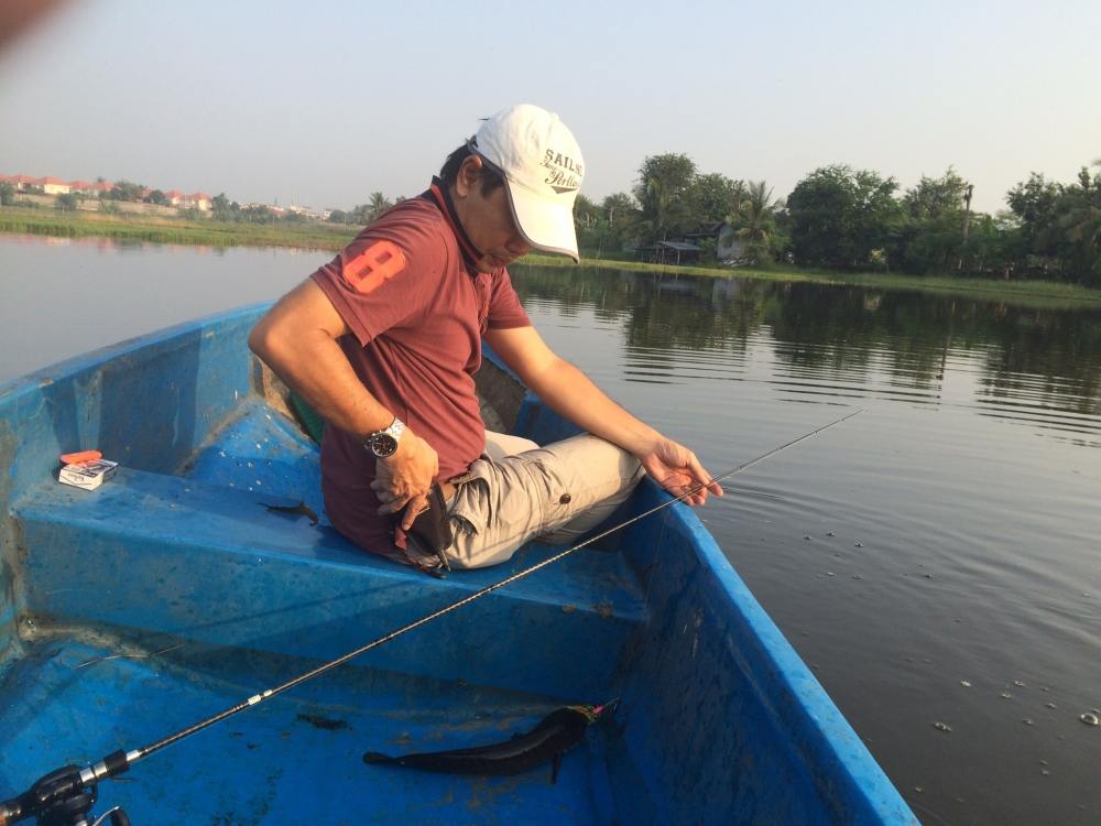 ไซส์สวยเลย
อยู่ในเรือก่อนนะ เดี๋ยวพี่บีพาพายเรือเที่ยว



 :laughing: