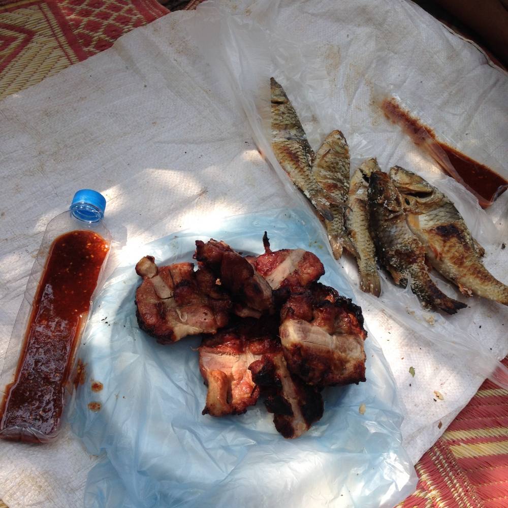  [center]กินง่ายอยู่ง่าย ชีวิตกลางป่าในเขื่อนใหญ่  พร้อมประทานแล้วครับ[/center]