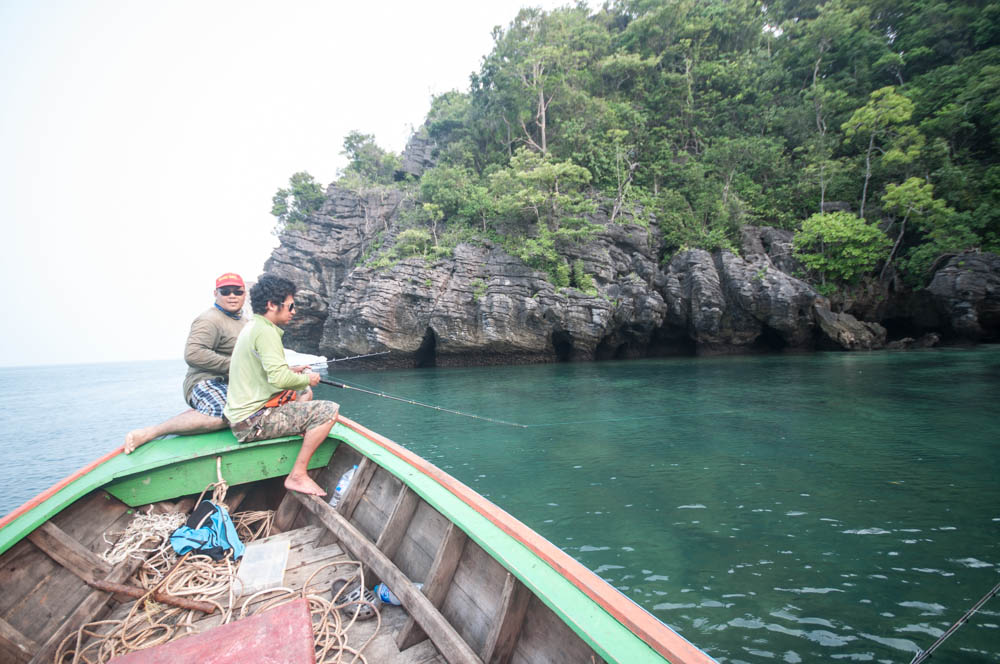 หลังจากทานข้าวเที่ยงเสร็จ เราก็กลับมาตีทางแหลมพันล้านครับ เลาะตีตามเกาะตะรุเตามาเรื่อย