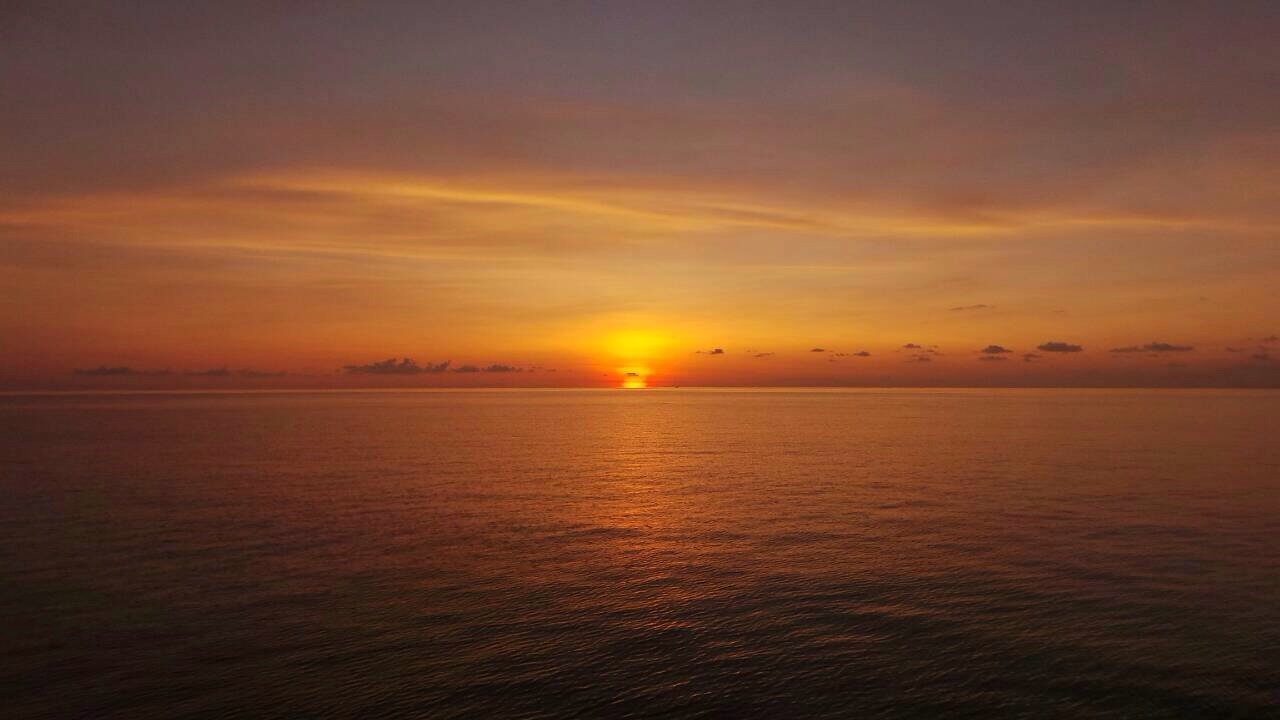 แสงสวยๆยามเย็นครับ กะทะเลที่เงียบสงบ :cheer: :cheer: :cheer: