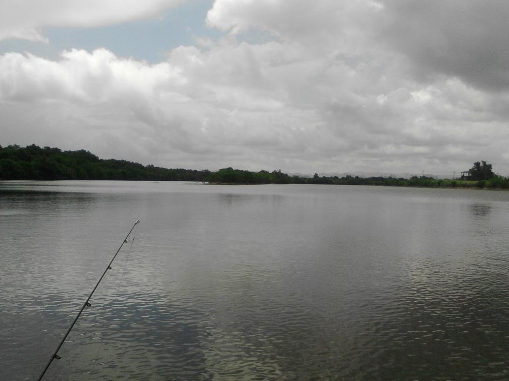 ถ่ายรูปด้านซ้าย-ด้านขวาก็ยังกว้างมาก ต้องเอาเรือไฟเบอร์ไปพายกันเลยทีเดียวครับ  :grin:  