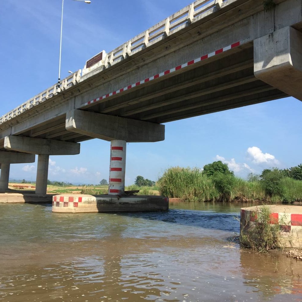 สะพานข้ามแม่น้ำน่าน. เป็นบริเวณที่แม่น้ำสองสายมาบรรจบกันค่ะ