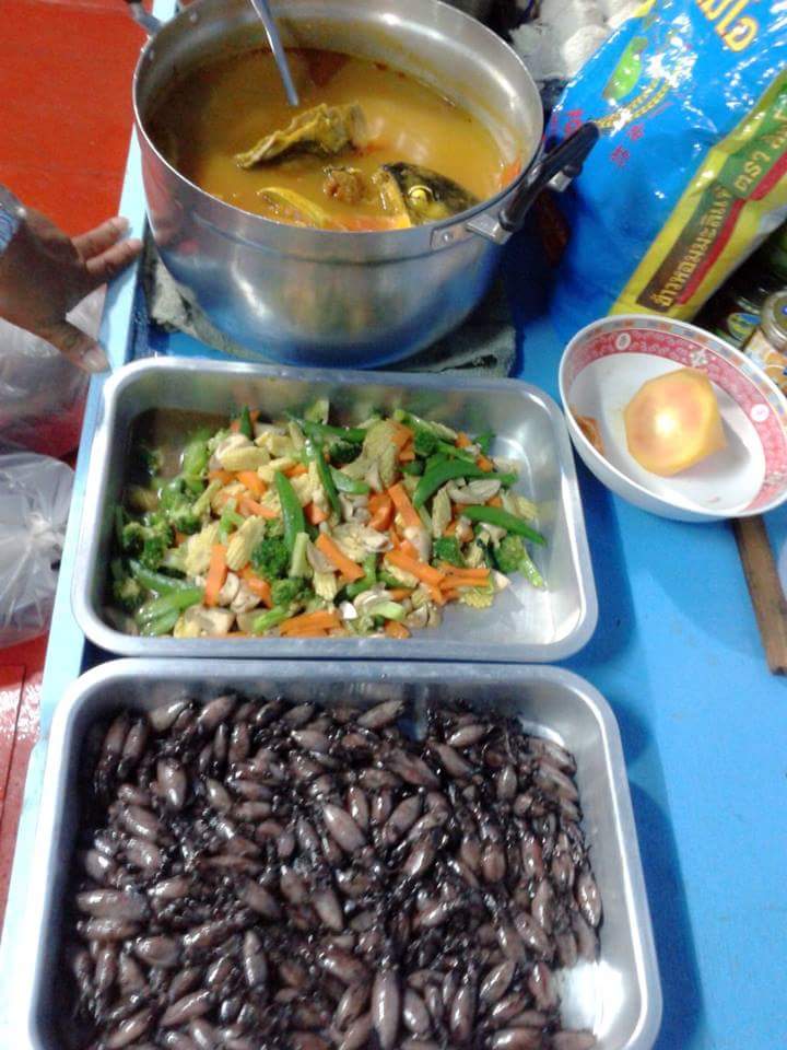 มื้อแรกกะจัดเต็มกันเลยทีเดียว :umh: :cheer: