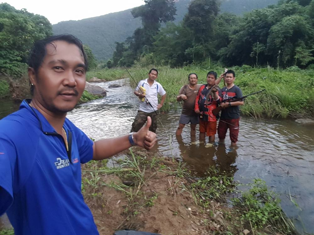  ลาด้วยภาพนี้ละกันครับ...
ถึงแม้ภาพของพวกเราจะหมดลง แต่ 
[b]ความสุข ความประทับใจ จะอยู่กับพวกเราตล