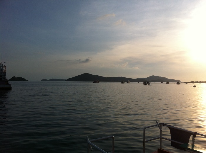 เก็บบรรยากาศรอบๆท่าเรือก่อนครับรอเพื่อนสมาชิก :cheer: :cheer: :cheer: :cheer: :cheer: :cheer: :cheer