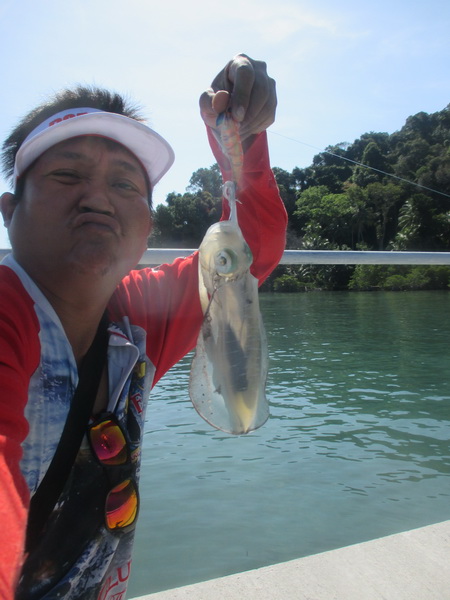 LURE : harimitsu sumizoku ขนาด 2.5 ยาว10เซนครับ
ROD:
LINE:
REEL:
โดนอีกแล้วตัวที่สองก็ตามมาครับโ