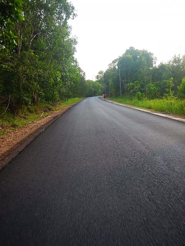 
 [center]บนถนนหนทางที่ขับผ่าน 
จะมีหมายอยู่ตามข้างทางเยอะแยะไปหมด ขึ้นอยู่ว่าจะลงตรงไหนก่อนดี [/c