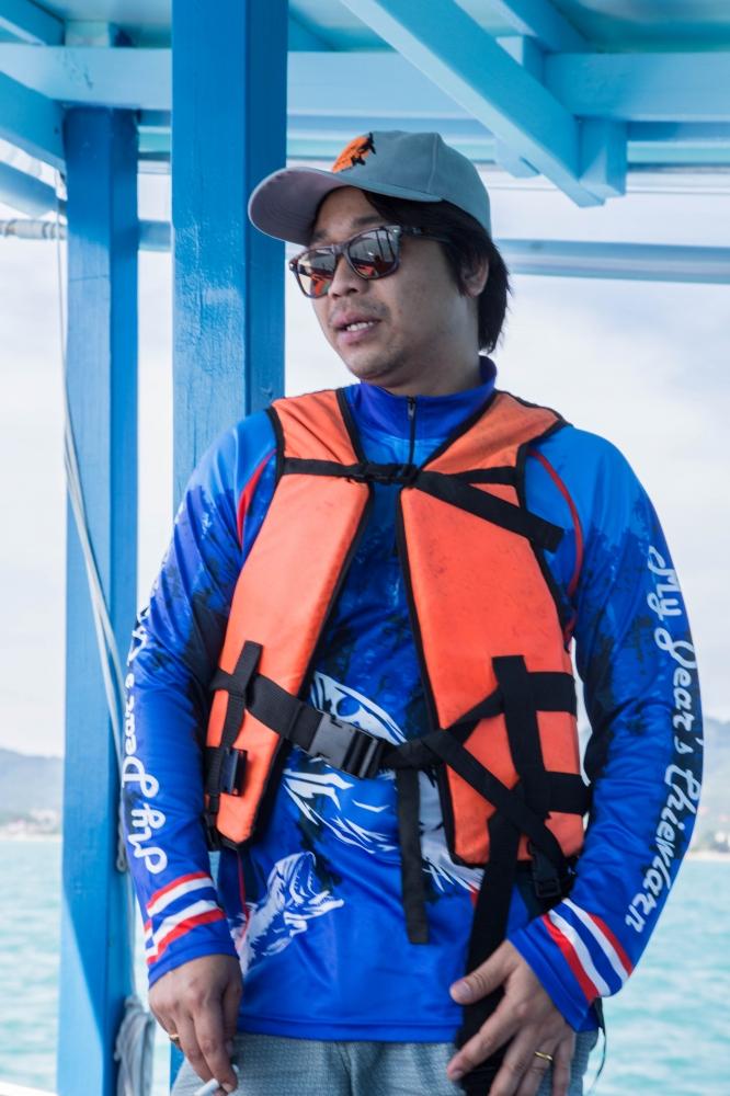 เพื่อความปลอดภัย ขึ้นเรือเราต้องใส่ชูชีพครับ :grin: