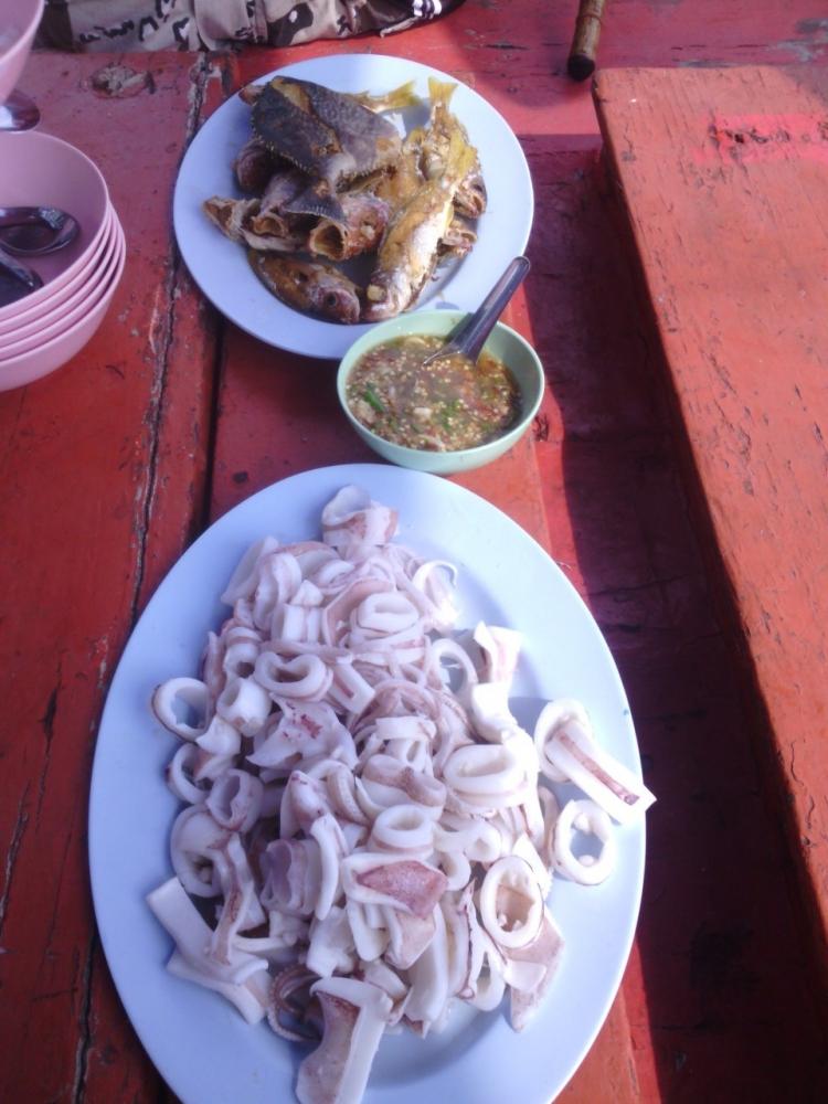 ได้เวลา อาหารมื้อเที่ยง  :umh: :umh: :umh: