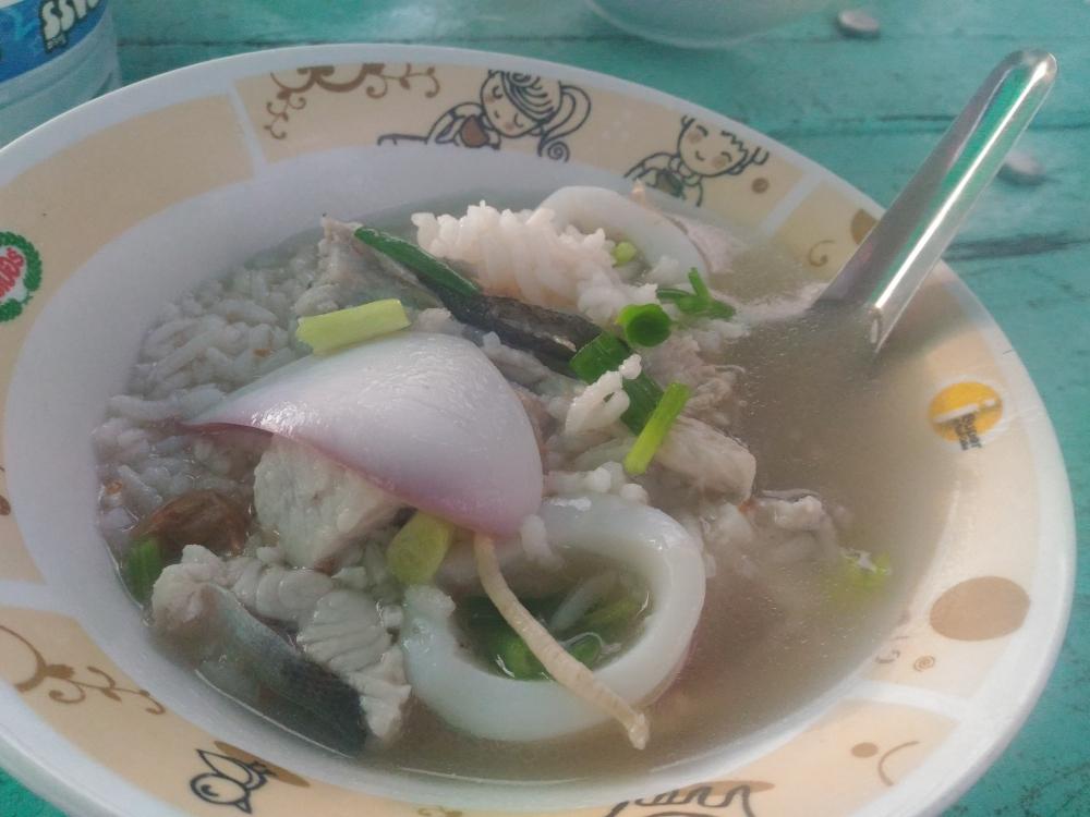 
มาแล้ววววว ข้าวต้มแสนอร่อย หรือเป็นเพราะหิวก็ไม่รู้ :umh: :umh: