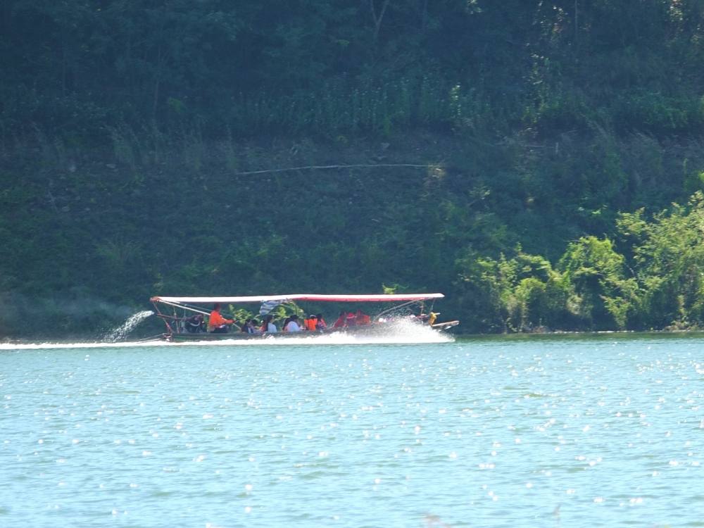  [center]เรือพานักท่องเที่ยว มาเที่ยวโบสถ์ [/center]