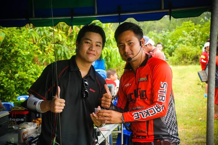 ผลงานแต่ละคน มีรางวัลให้ติดไม้ติดมือกลับบ้านไป สนุกกันทุกท่านคร้าาบ   ปลาก็ได้ติดไม้ติดมือกลับไปกินก