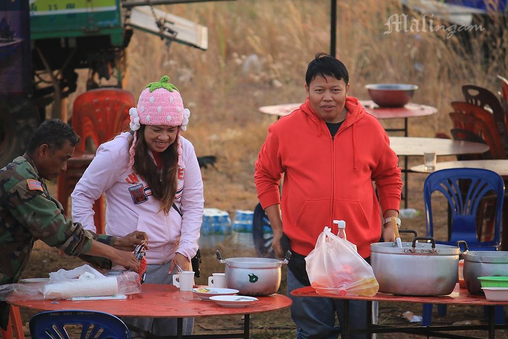 ทั้งคู่...ไม่อ้วนนะครับ
เสื้อหนาว  หลอกตาไปหน่อย    :laughing: :laughing: :laughing: