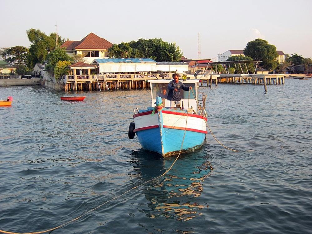 มาถึงท่าเรือ 5 โมงเย็นเรือไต๋โห้เข้ามาพอดี เนื่องจากมีแขกลงรอบกลางวัน :cheer: :cheer: :cheer:
