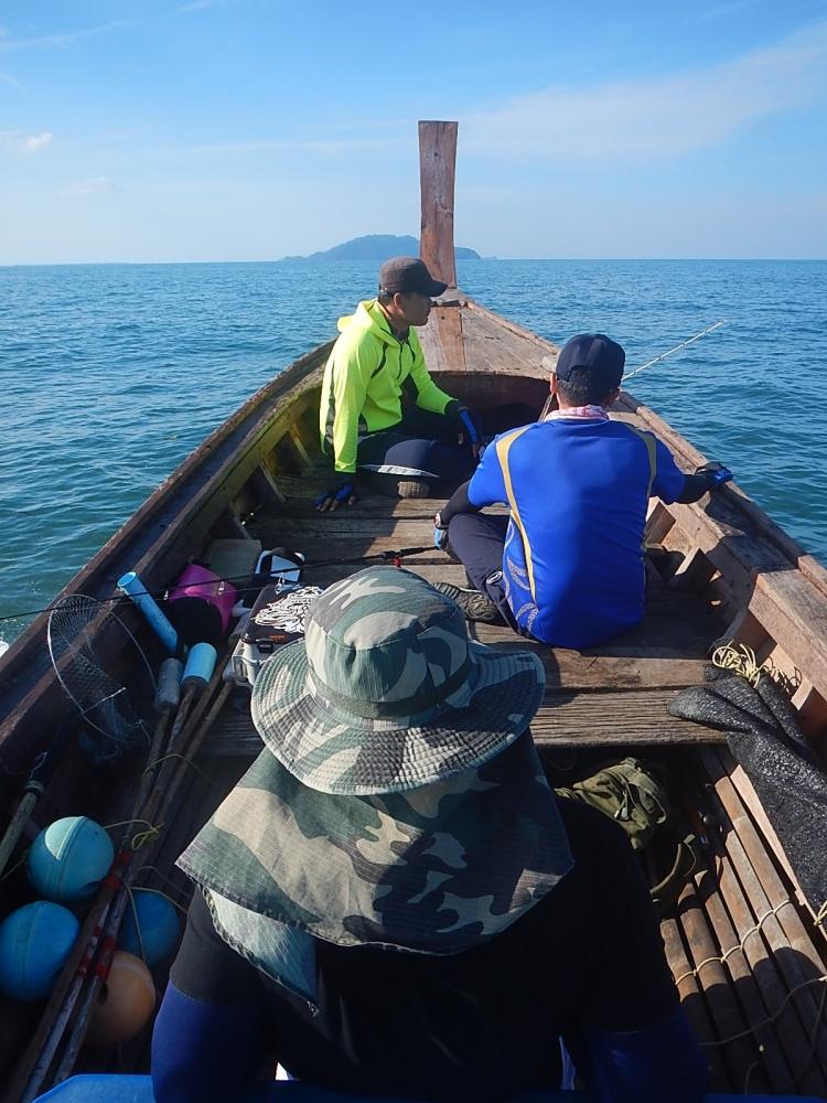 
 [center]นั่งนัดแนะ เรื่องการตีเหยื่อกับมือใหม่ ในระหว่างก่อนถึงหมาย[/center]

