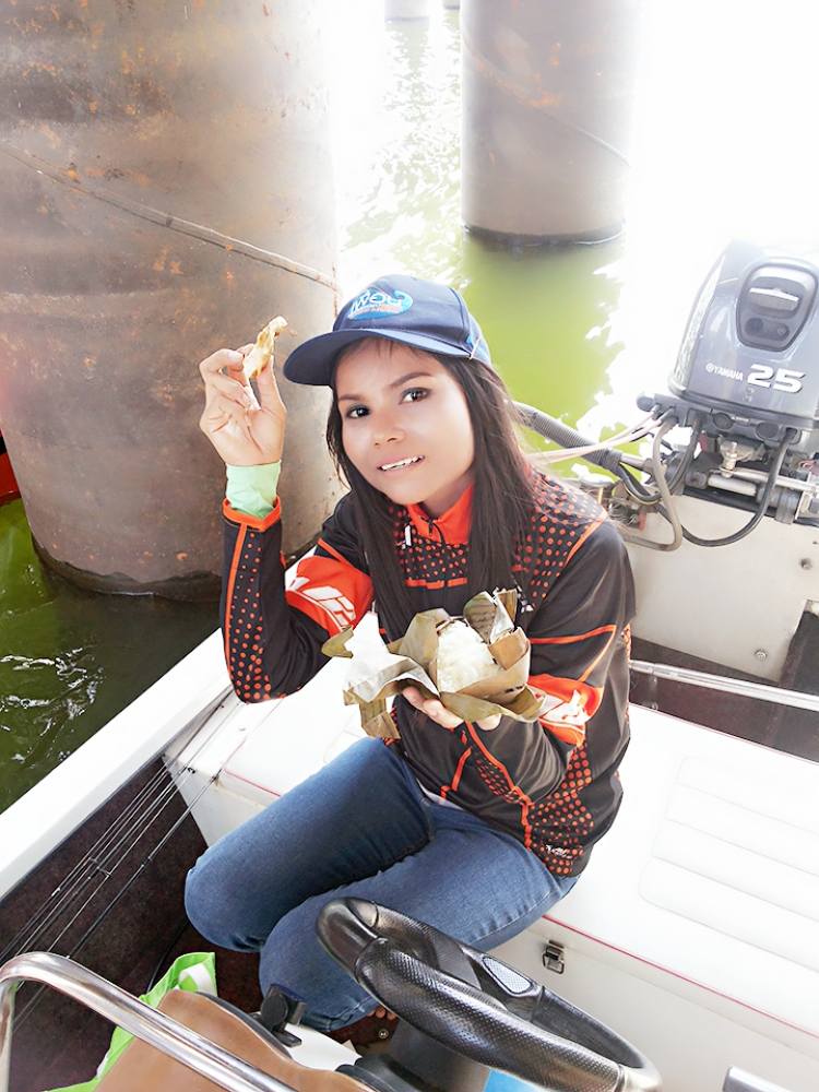 สุดท้ายท้ายสุด จูนขออวยพรให้ทุกๆท่านมีแต่ความสุขสุขภาพแข็งแรงคิดสิ่งใดสมดั่งใจปราถนาใน"ปี59" ทุกท่