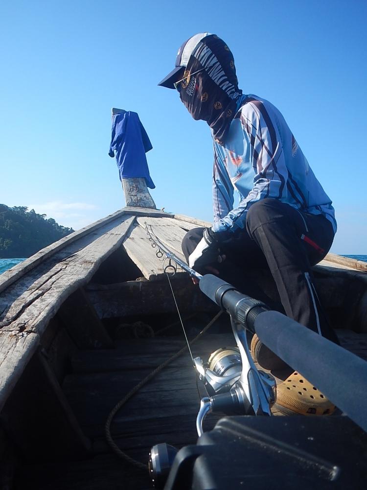 
 [center]ระหว่างแล่นเรือเข้าเกาะพระทอง[/center]

