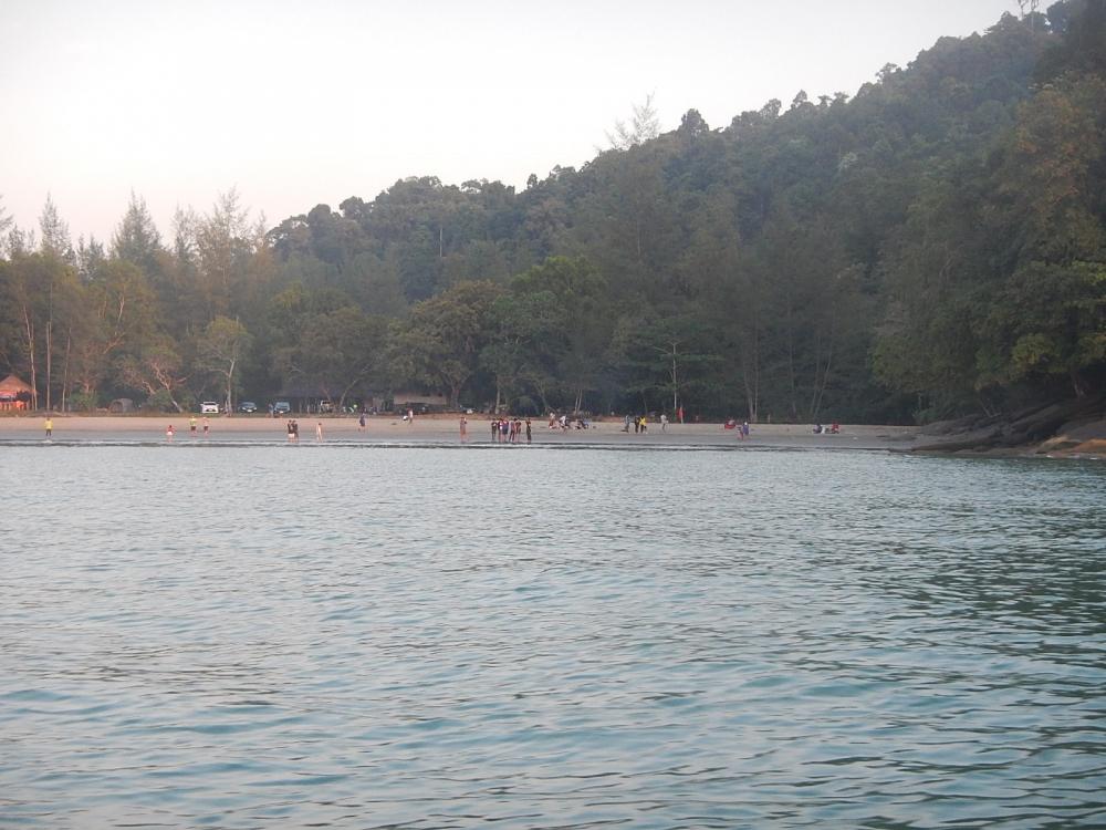 
 [center]หาดสุดท้าย ก่อนแล่นเรือเข้าคลอง[/center]

