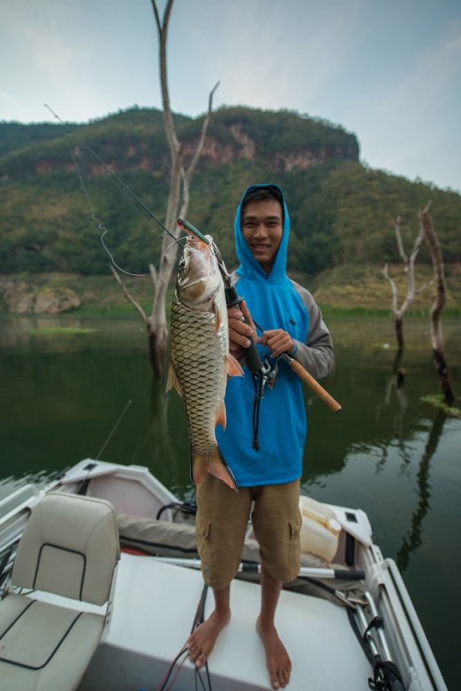             
                The early fisherman catches the fish...

              เช้าตรู่ของอี