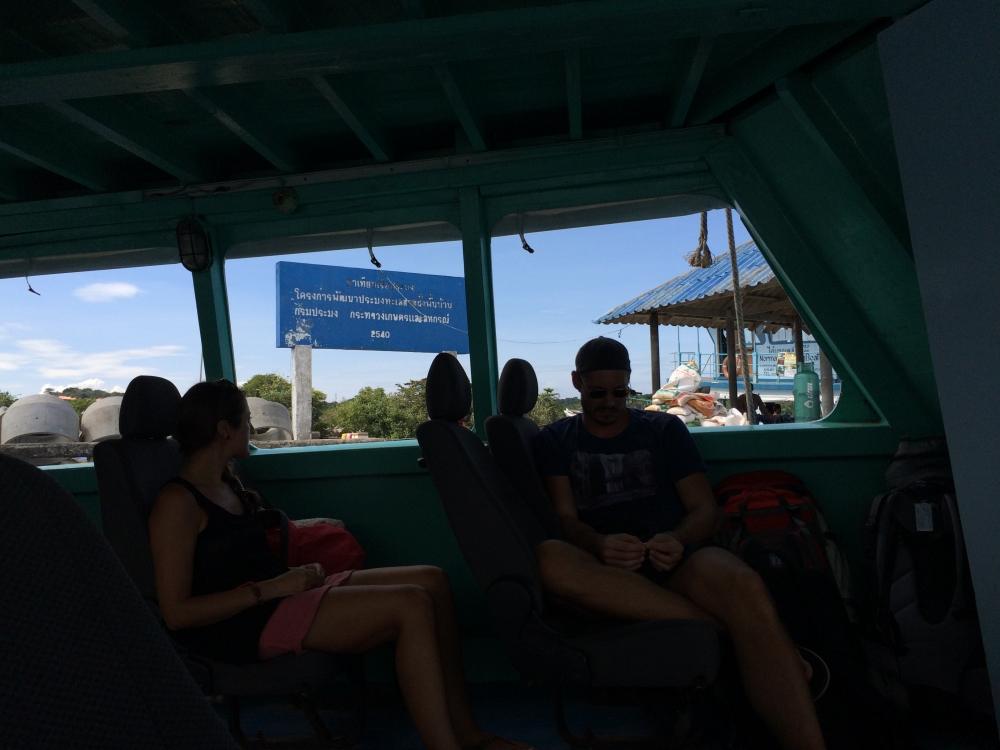  [center]แล้วเรือก็แล่นออกจากท่าเรือครับ [/center]