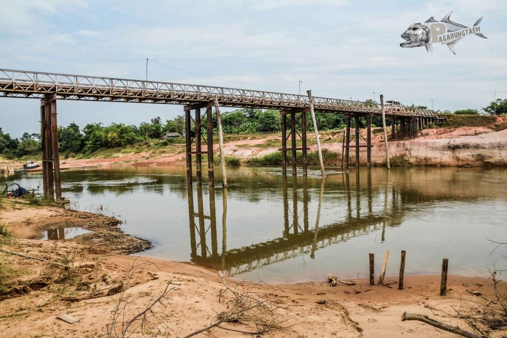  [b]สะพานเดิม..ที่เป้นเส้นทางข้ามไปมา ระหว่าง จังหวัดมะริด กับเมืองตะนาวศรี...สะพานแคบ...รถวิ่งสวนกั