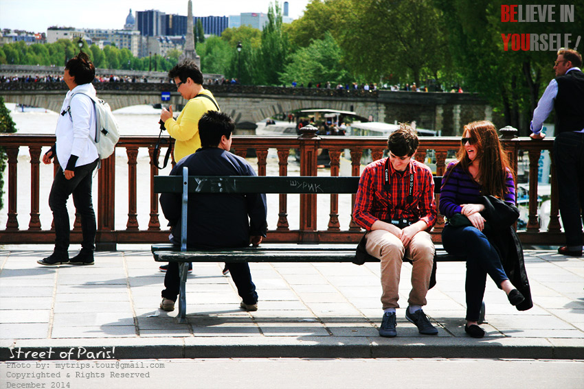 Street of Paris ในละแวกมหาวิหารน็อทร์-ดาม แห่งกรุงปารีส (Cathédrale Notre-Dame de Paris)  :talk: