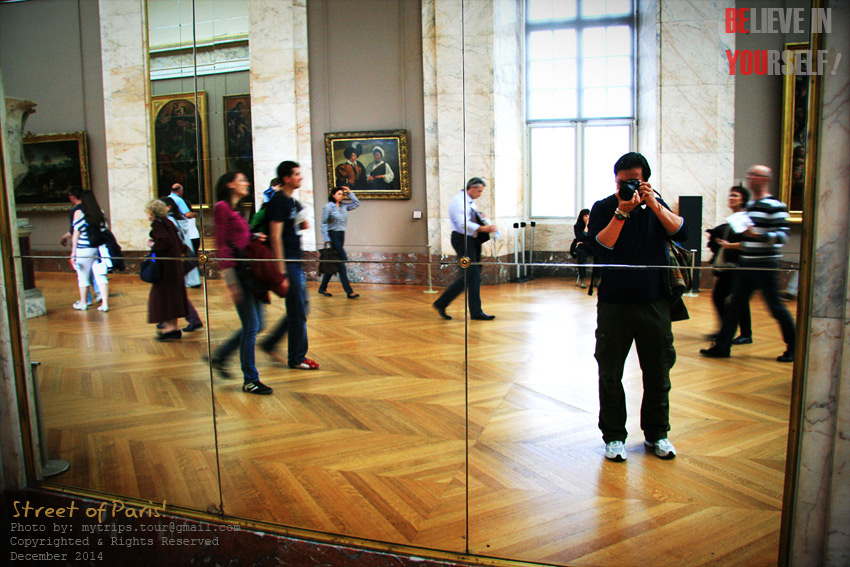 ภาพนี้ ผมถ่ายทำที่ห้องแสดงภาพวาดสีน้ำมันที่พิพิธภัณฑ์ The Louvre เพราะว่าอยากได้ภาพตัวเองบ้าง คำบอกก