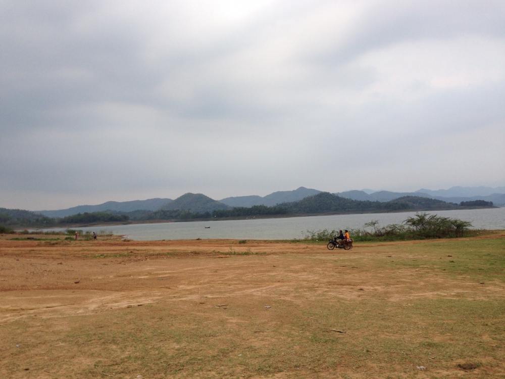 เราลงเรือกันที่ชายหาด แก่งกระจานคับ...บรรยากาศเข้านี้รู็สึกเลยว่าเย็นสะบายไม่ร้อนแน่ๆ