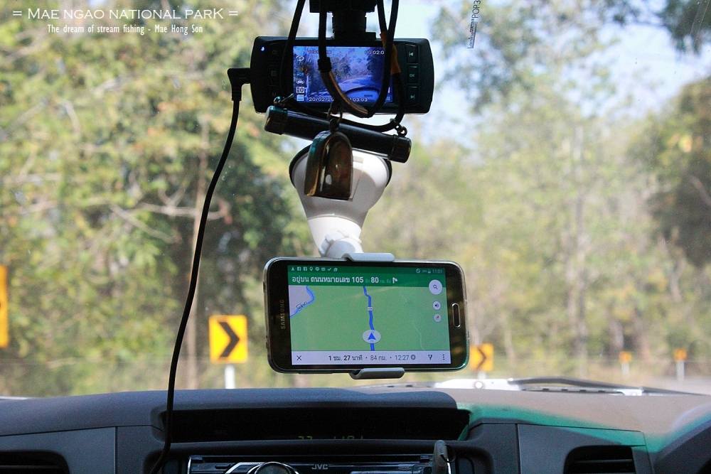 โทรศัพท์มือถือ ที่ใช้เป็นทั้ง GPS และกล้องถ่ายภาพ ผมนี่รักเลย คุ้มค่าจริงๆ  
ถึงแม้เป็นทางตรงๆ ก็ยั